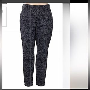 size 14 skinny leg, curvy pants. NWOT. Animal print in black/gray jeggings